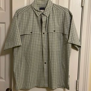 Patagonia men’s short sleeve button down. Large